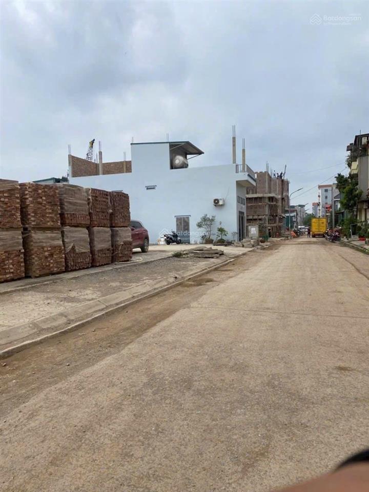 Bán lô đất đấu giá x2 la tinh giá 135tr/m.  0983 477 ***