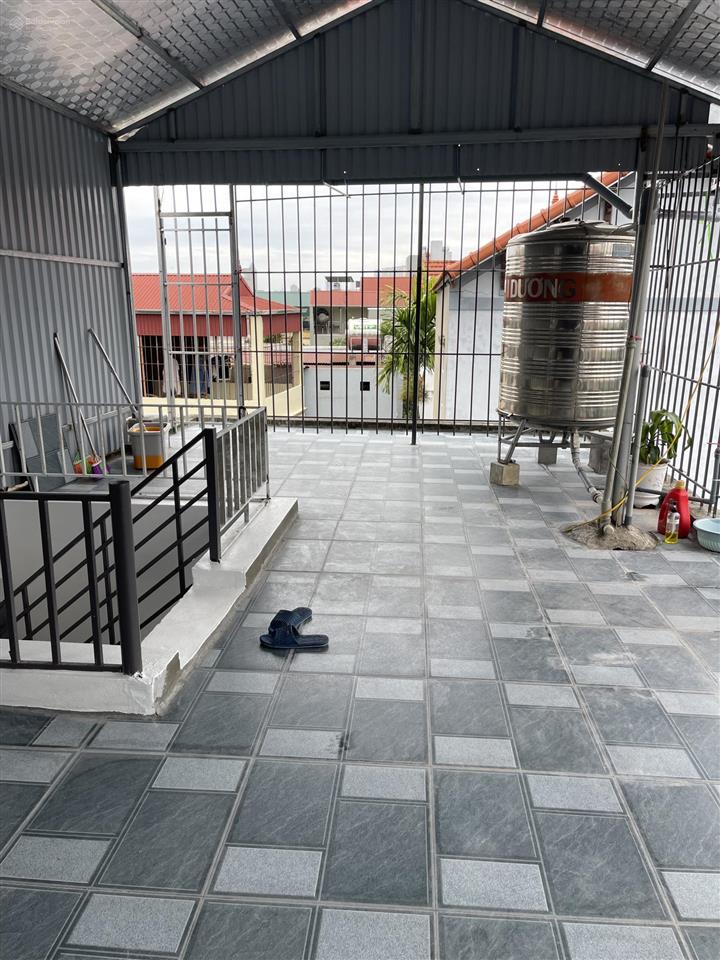Bán nhà 4 tầng lô góc la tinh ô tô lùi cửa.  0983 477 ***