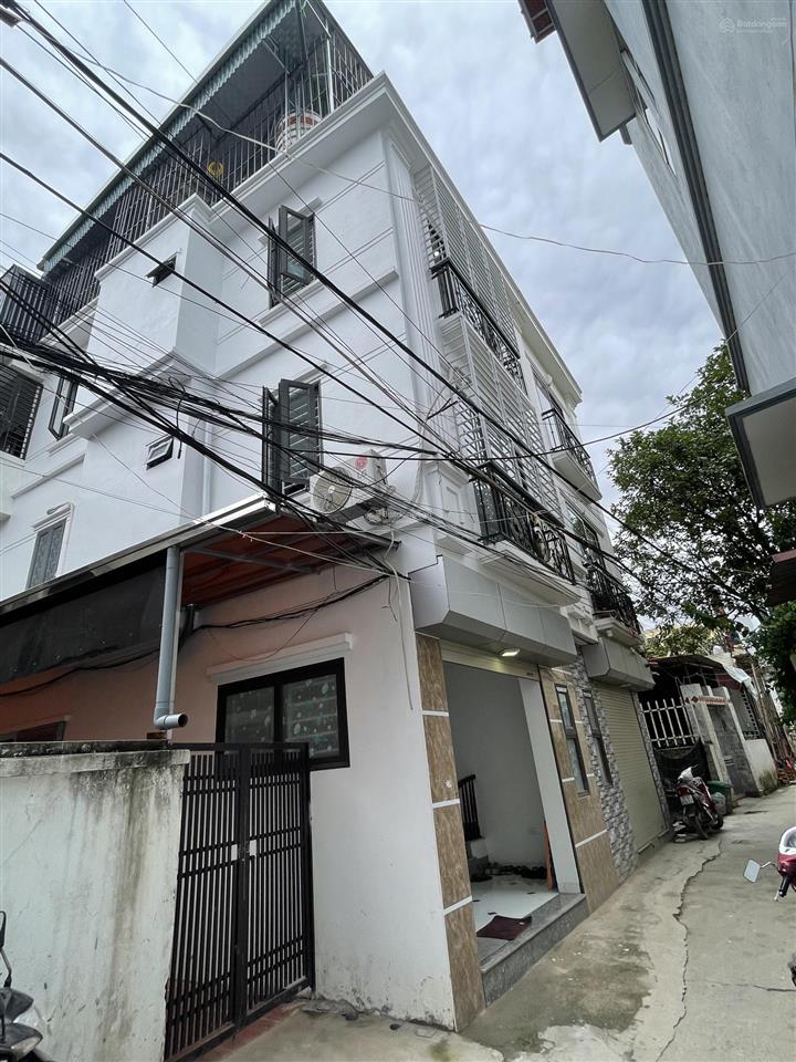 Bán nhà 4 tầng lô góc la tinh ô tô lùi cửa.  0983 477 ***