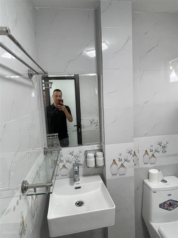 Bán nhà 4 tầng lô góc la tinh ô tô lùi cửa.  0983 477 ***