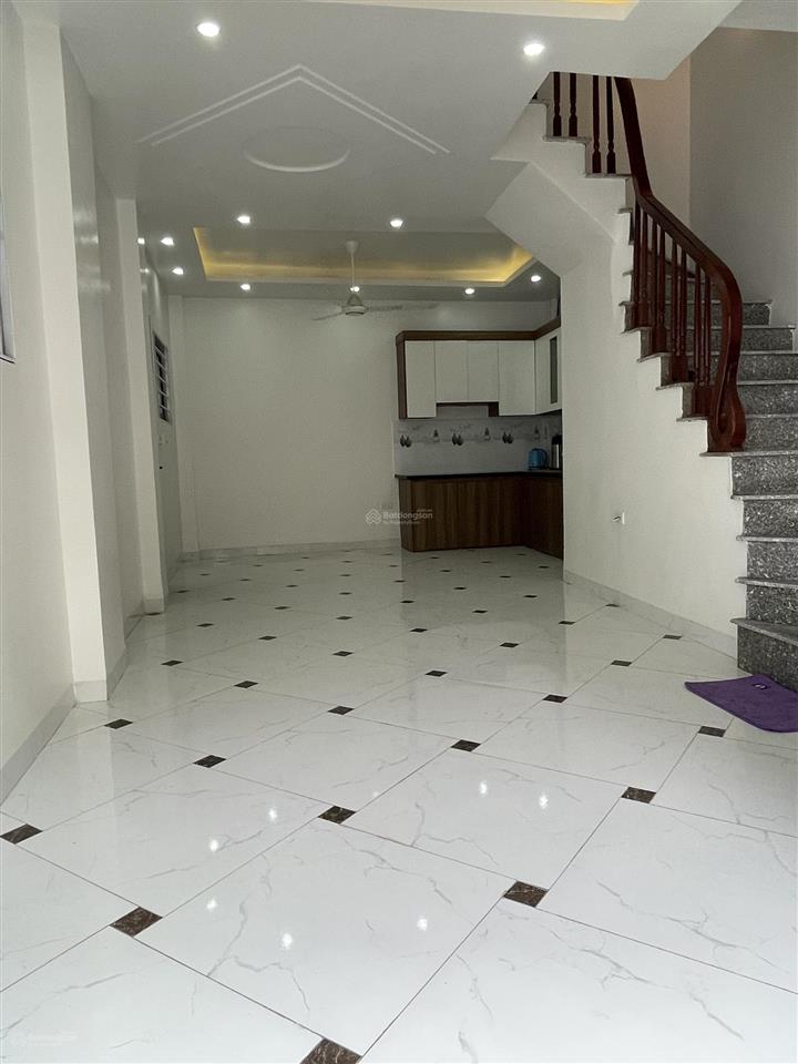 Bán nhà 4 tầng lô góc la tinh ô tô lùi cửa.  0983 477 ***