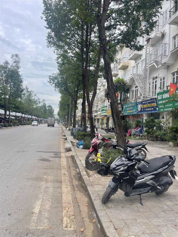 Bán nhanh lô đất thổ cư đồng mai trong đê 2,3 tỷ.  0983 477 ***