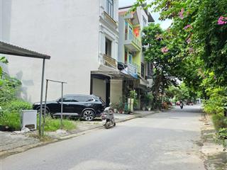 Bán nhanh lô đất dịch vụ khu d yên nghĩa giá 9.5 tỷ.  0983 477 ***