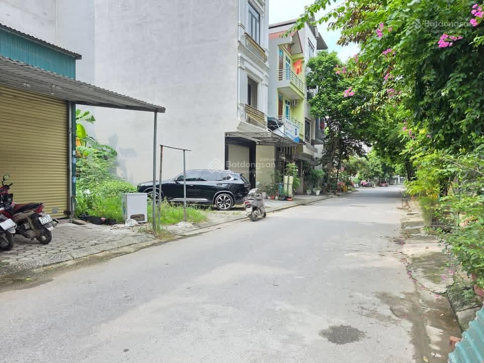 Bán nhanh lô đất dịch vụ khu d yên nghĩa giá 9.5 tỷ.  0983 477 ***