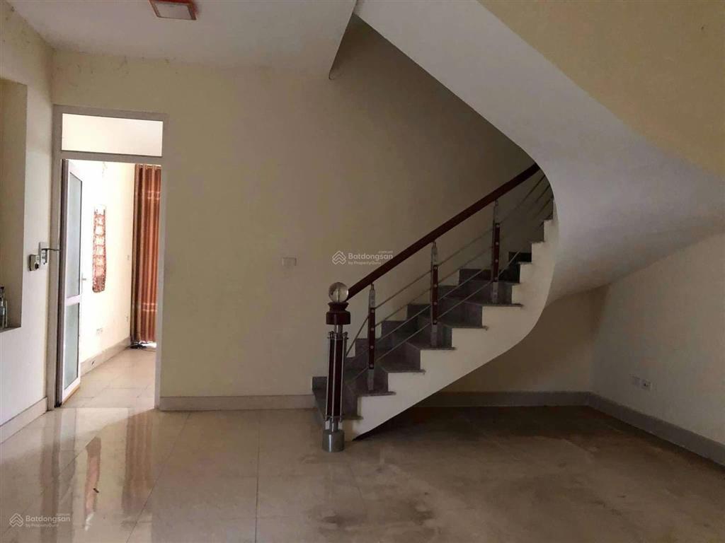 Cho thuê căn nhà 4 tầng khu đấu giá mậu lương hà đông 12tr.  0983 477 ***