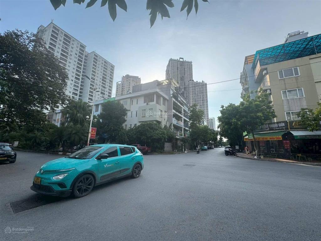 Bán nhanh căn liền kề khu đô thị văn khê hà đông hoàn thiện giá 16.95 tỷ.  0983 477 ***