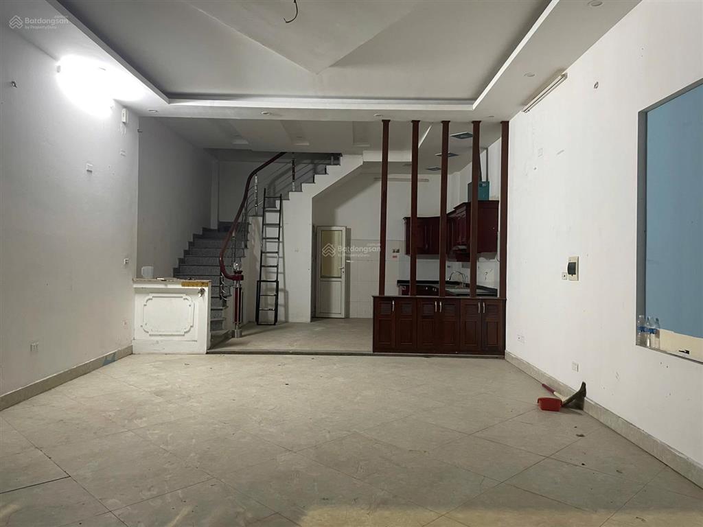 Cho thuê nhà 4 tầng khu phân lô đấu giá mậu lương hà đông 12tr/tháng đồ cơ bản.  0983 477 ***
