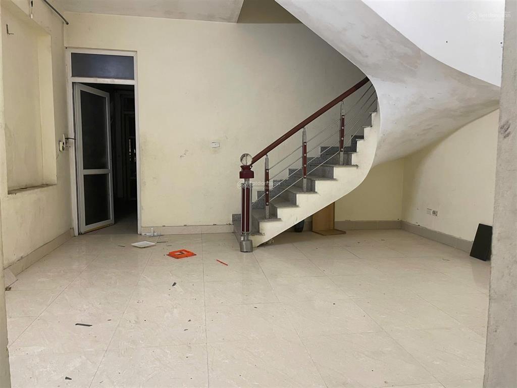 Cho thuê nhà 4 tầng khu phân lô đấu giá mậu lương hà đông 12tr/tháng đồ cơ bản.  0983 477 ***