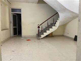 Cho thuê nhà 4 tầng khu phân lô đấu giá mậu lương hà đông 12tr/tháng đồ cơ bản.  0983 477 ***