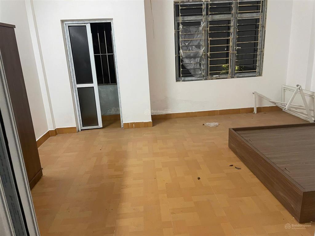 Cho thuê nhà 4 tầng khu phân lô đấu giá mậu lương hà đông 12tr/tháng đồ cơ bản.  0983 477 ***