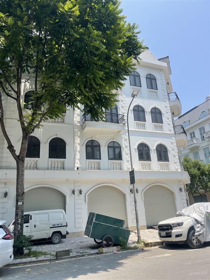 Cho thuê liền kề đô nghĩa 100m2 5 tầng thô giá 8tr.  0983 477 ***