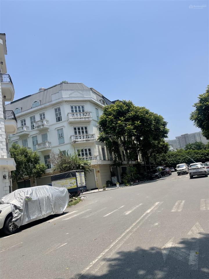 Cho thuê liền kề đô nghĩa 100m2 5 tầng thô giá 8tr.  0983 477 ***