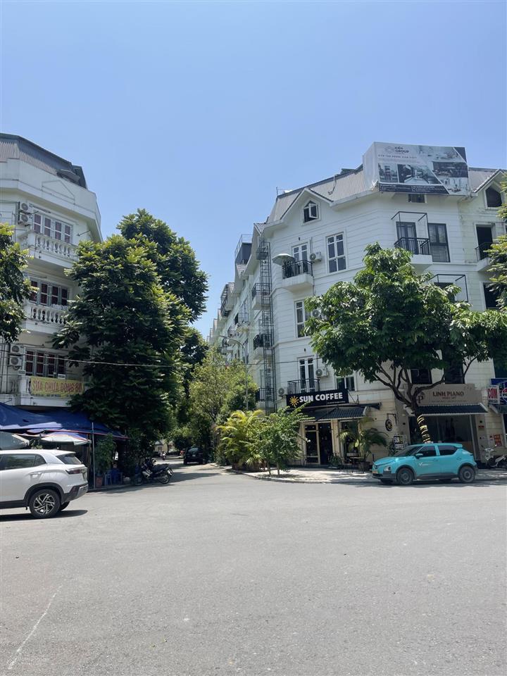 Cho thuê liền kề đô nghĩa 100m2 5 tầng thô giá 8tr.  0983 477 ***