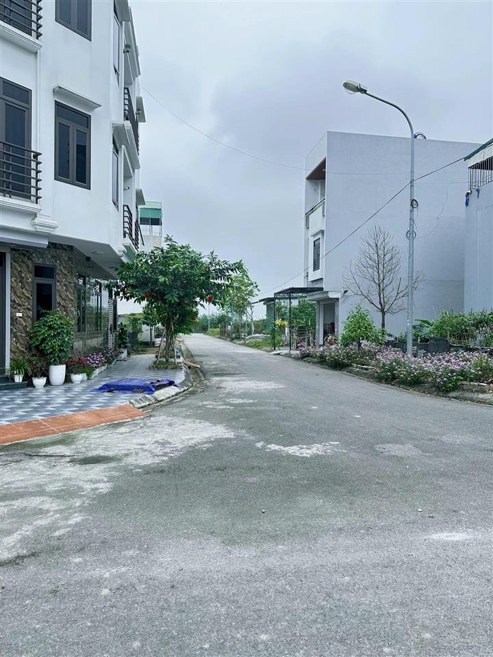 Bán nhanh lô đất dịch vụ đồng mai, khu 1 vị trí đẹp hơn 6 tỷ.  0983 477 ***