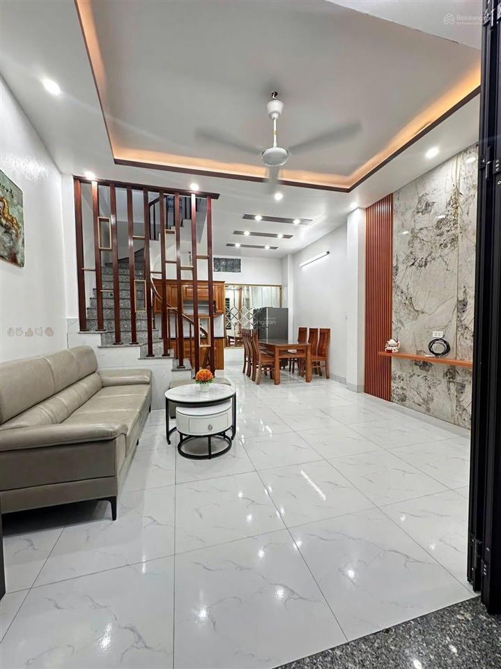 Mình cần bán nhà 5 tầng la nội dương nội hà đông 6 tỷ.  0983 477 ***