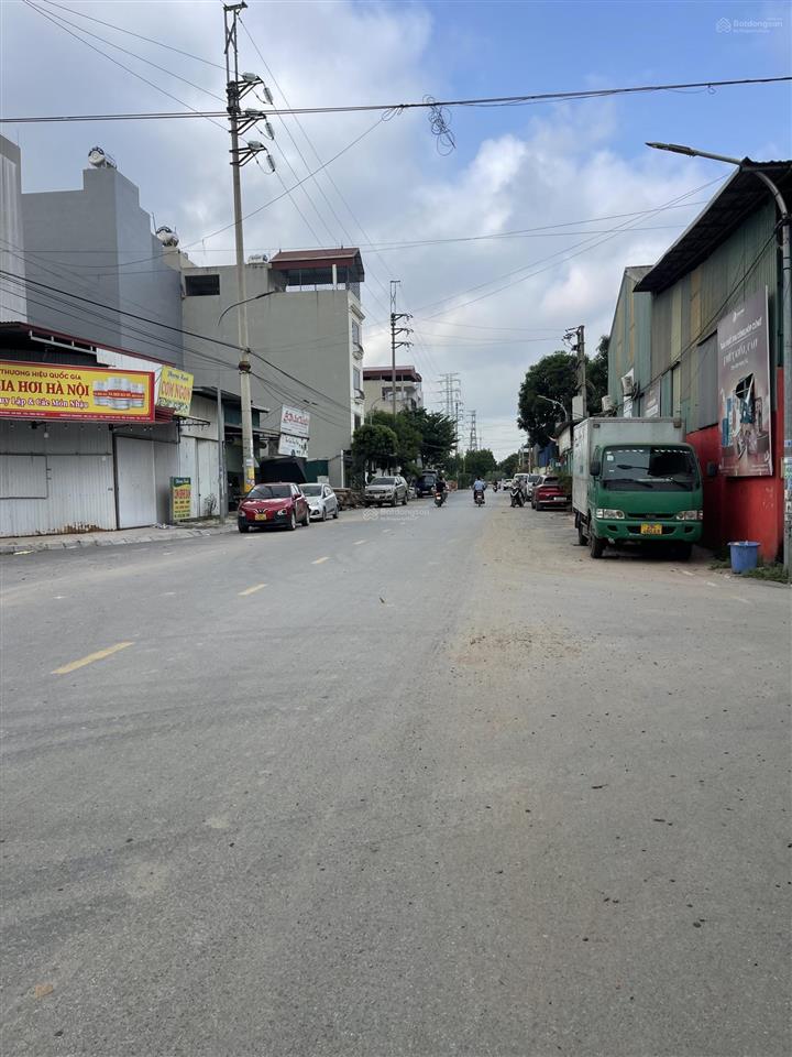 Lô góc đường đôi đấu giá x1 đông la, 2 mặt tiền thoáng mát.  0983 477 ***
