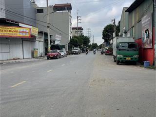 Lô góc đường đôi đấu giá x1 đông la, 2 mặt tiền thoáng mát.  0983 477 ***