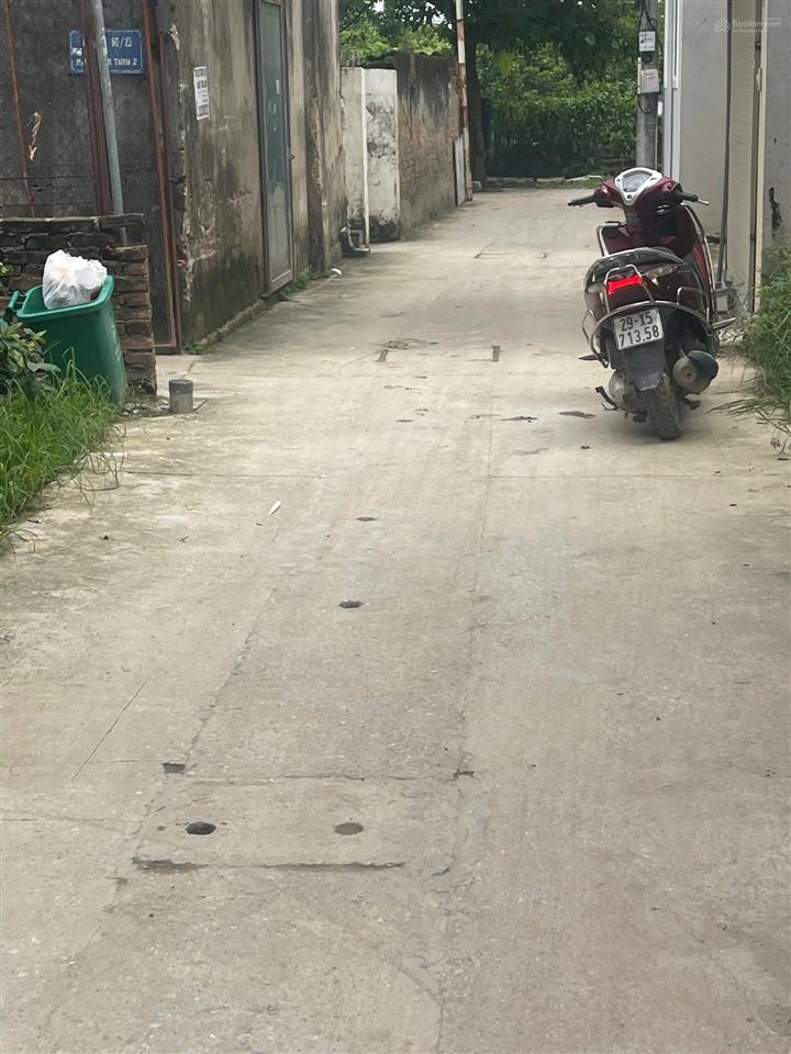 Bán nhanh lô đất 46m2 la tinh đông la đường thông 92tr/m2.  0983 477 ***