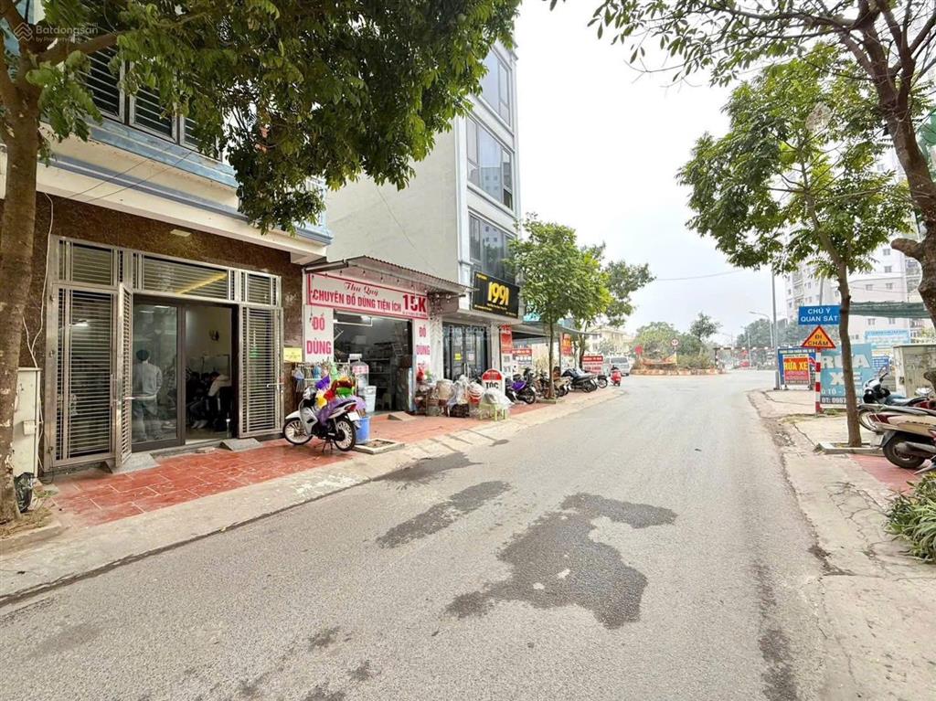 Bán nhanh lô đất 46m la tinh đường thông giá hơn 80tr/m.  0983 477 ***
