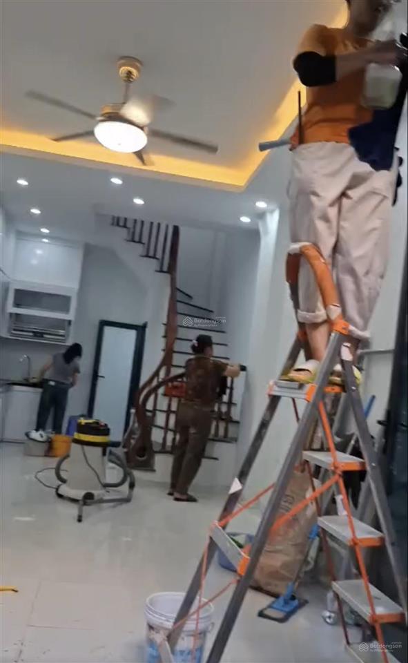 Cho thuê nhà 5 tầng vạn phúc vừa hoàn thiện đủ nội thất giá 11tr.  0983 477 ***