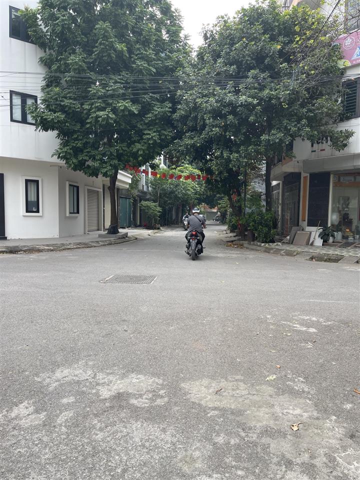 Bán nhanh lô đất dịch vụ khu d yên nghĩa hà đông 8.8 tỷ.  0983 477 ***
