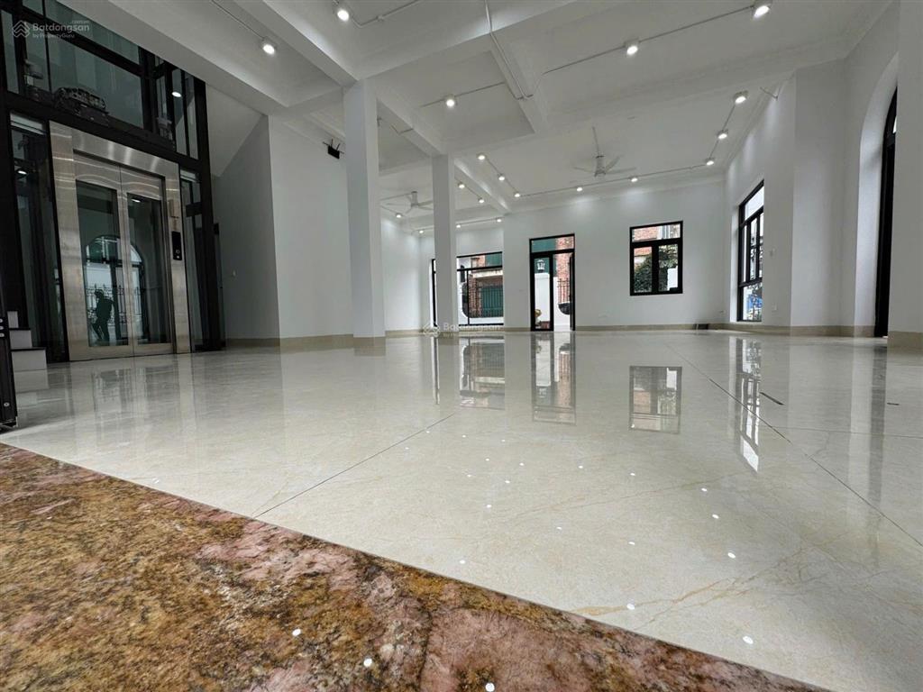 Tin chuẩn! làm việc chính chủ. biệt thự sa đôi. lô góc, 3 mặt tiền. ở sướng. dòng tiền 600tr/năm