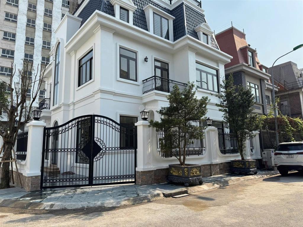 Biệt thự góc 4 mặt thoáng. dt 336m, gần vinhome greenbay 2. sẵn dòng tiền 600tr/năm. giá cực tốt