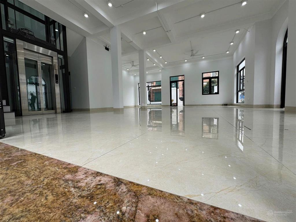 Biệt thự góc 4 mặt thoáng. dt 336m, gần vinhome greenbay 2. sẵn dòng tiền 600tr/năm. giá cực tốt