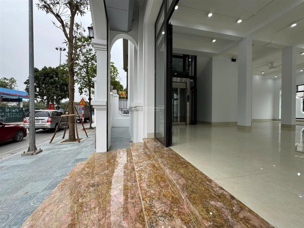 Biệt thự góc 4 mặt thoáng. dt 336m, gần vinhome greenbay 2. sẵn dòng tiền 600tr/năm. giá cực tốt