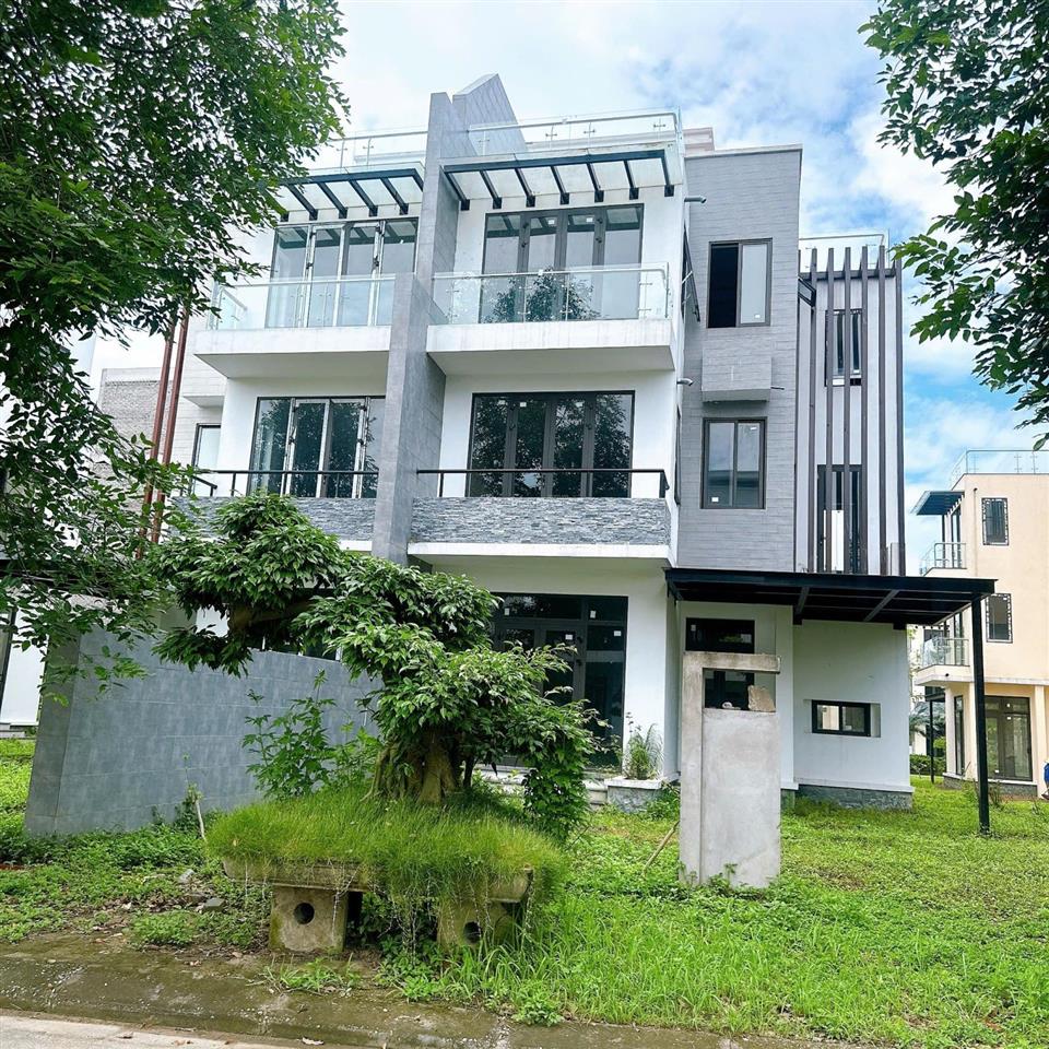 Bán gấp căn bt song lập. view suối cực đẹp. thoáng mát quanh năm. sổ đỏ lâu dài. giá cực rẻ