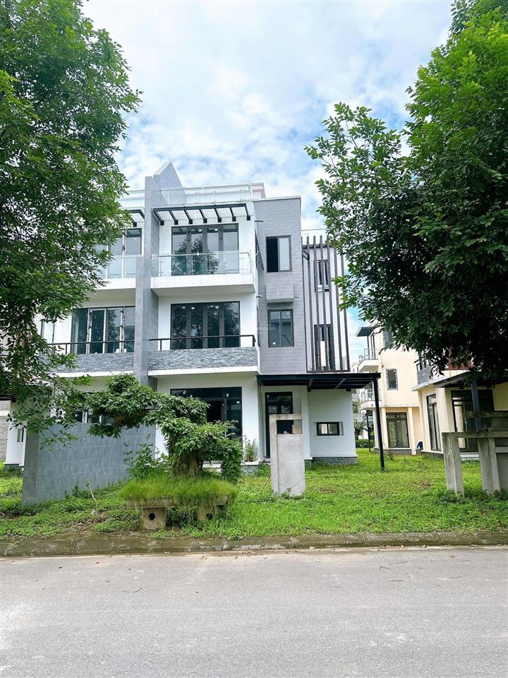 Bán gấp căn bt song lập. view suối cực đẹp. thoáng mát quanh năm. sổ đỏ lâu dài. giá cực rẻ