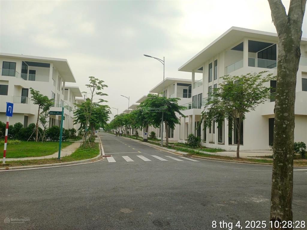 Bán biệt thự song lập green center long an, trong khu west lakes golf , dt 200m, giá 7,7 tỷ full