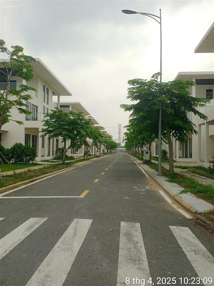 Bán biệt thự song lập green center long an, trong khu west lakes golf , dt 200m, giá 7,7 tỷ full