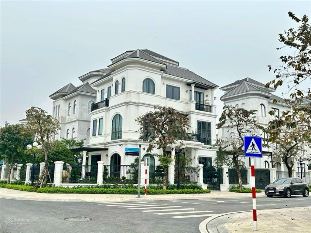 Biệt thự mặt hồ phân khu khép kín vip dự án vinhomes smart city tây mỗ giá cạnh tranh thị trường