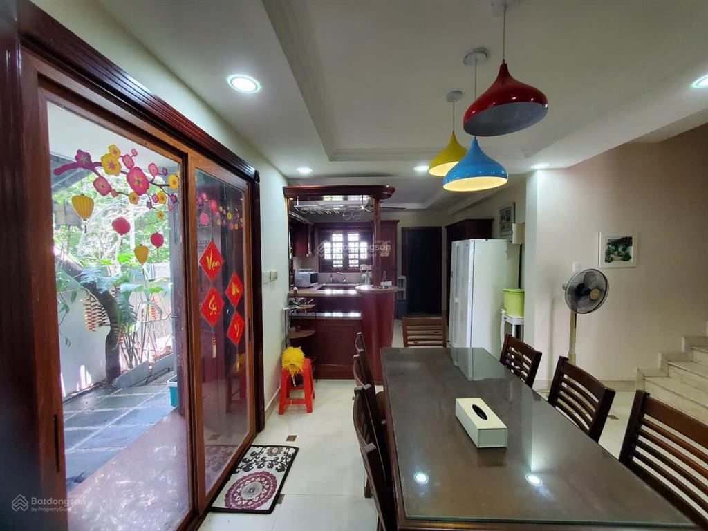 Biệt thự 200m2  nội thất gỗ cao cấp