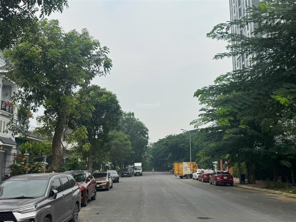 Biệt thự đẹp ngay làng đại học 10x20m2  thiết kế hiện đại