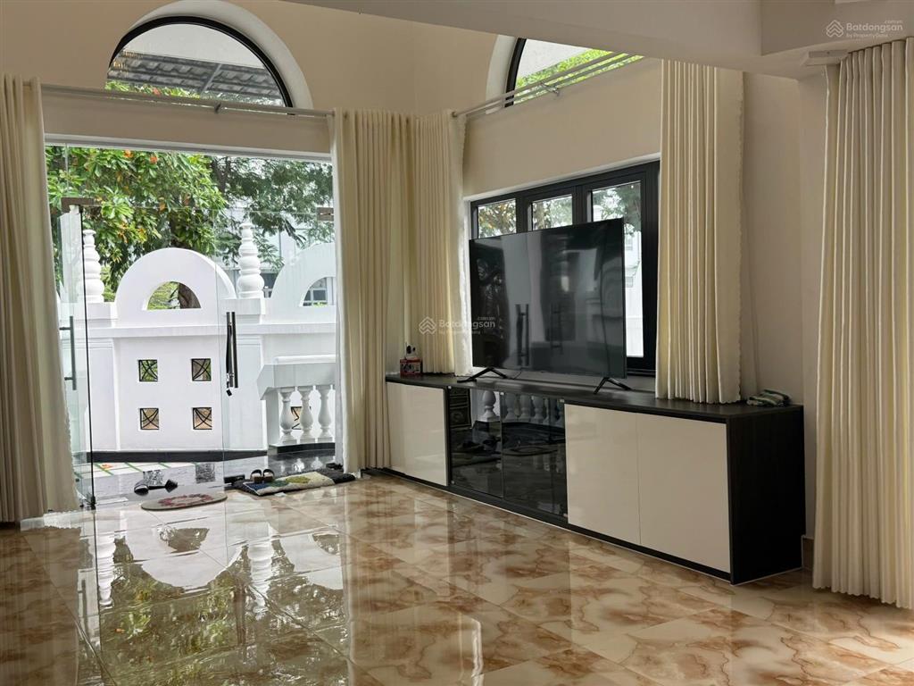 Biệt thự đẹp ngay làng đại học 10x20m2  thiết kế hiện đại
