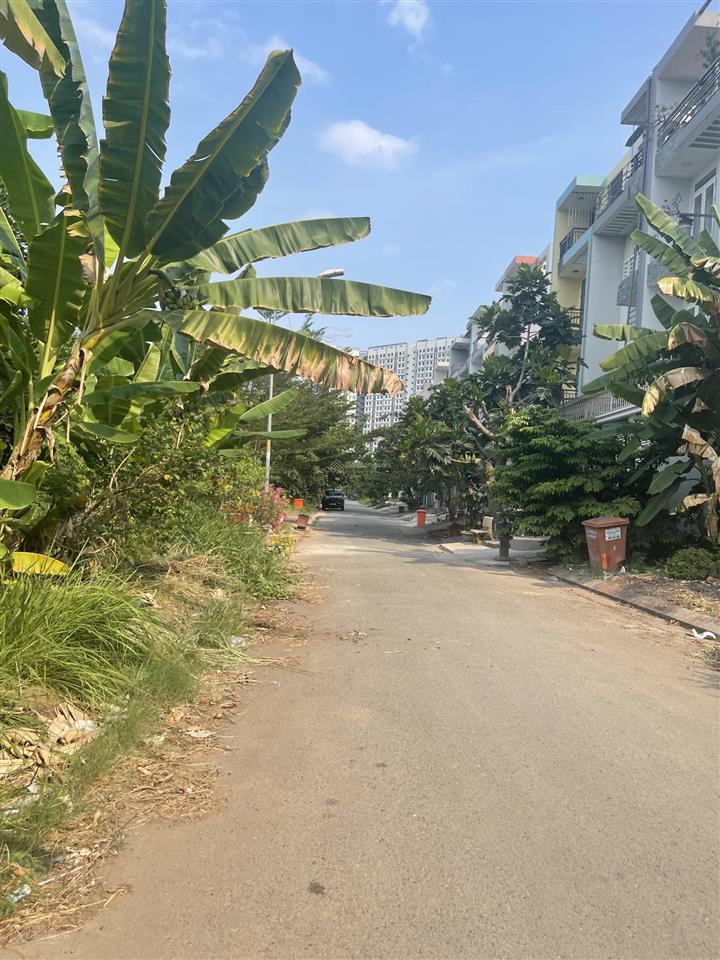 Lô đất vị trí đẹp giá chỉ 4,5 tỷ không có móng chủ bán gấp