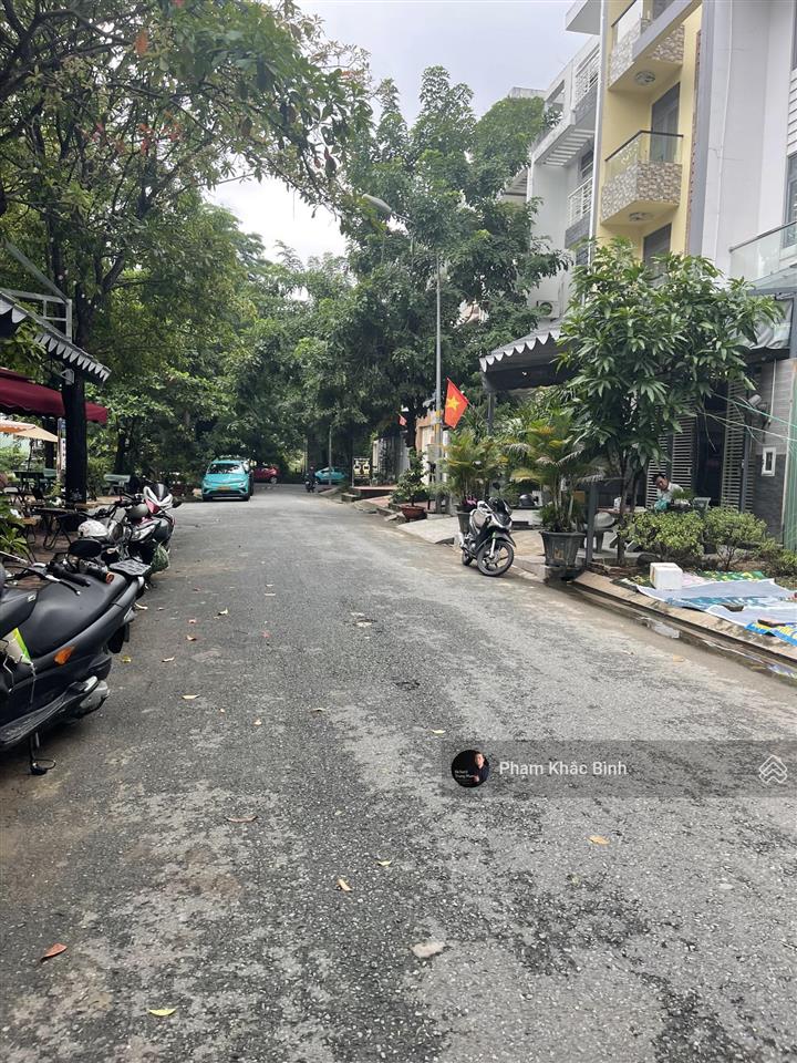 Cần tiền bán gấp  nhà phố 10 phòng  thu nhập 38tr/tháng