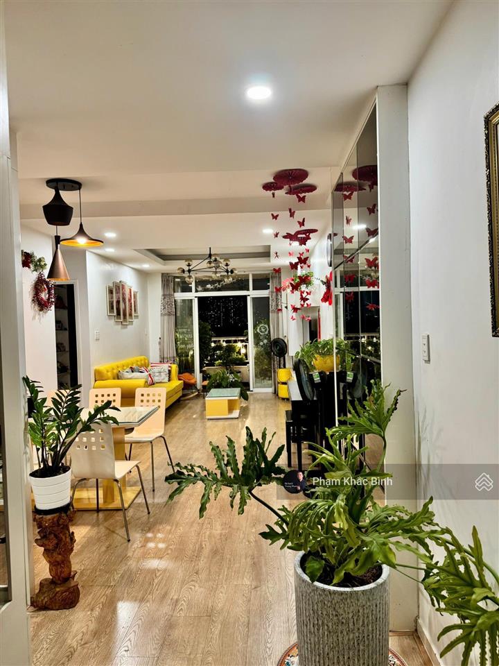Căn 92m2  tầng thấp  full nội thất