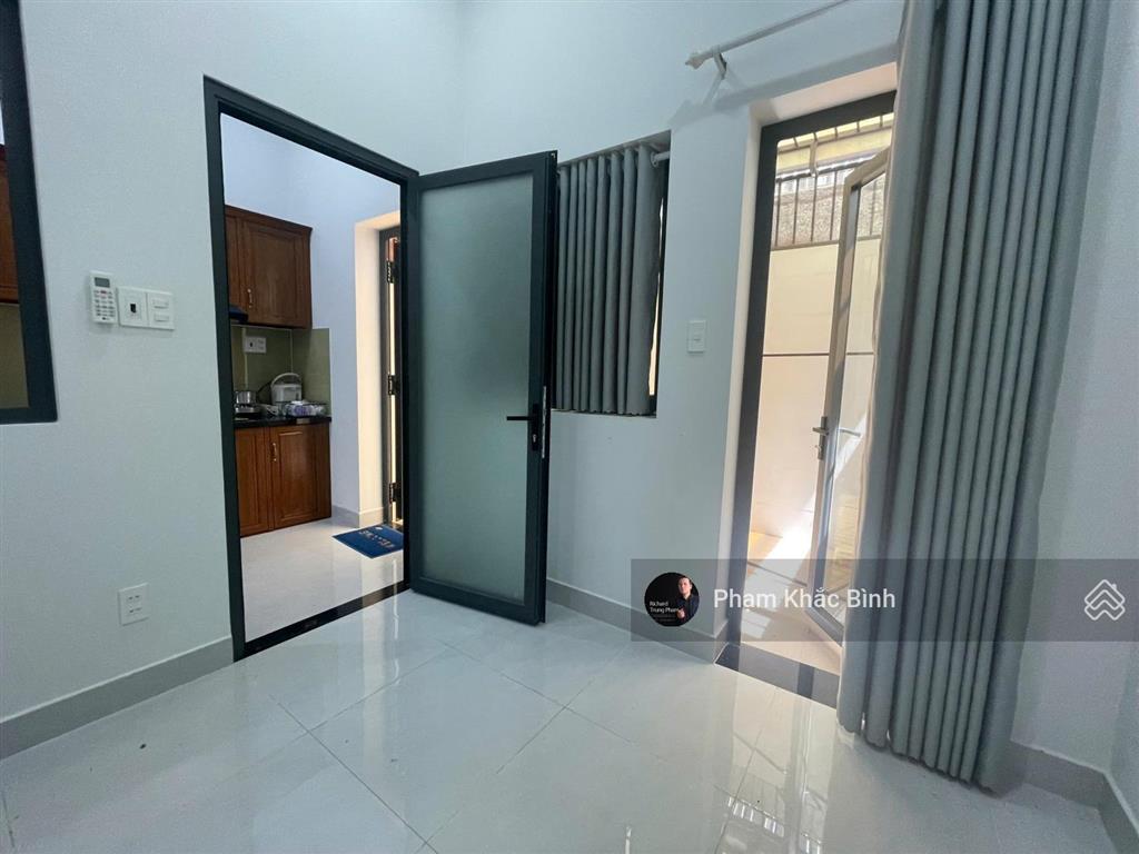 Phòng trọ  tầng trệt  chỉ 3 triệu/tháng  toilet riêng (có máy lạnh) tách bếp