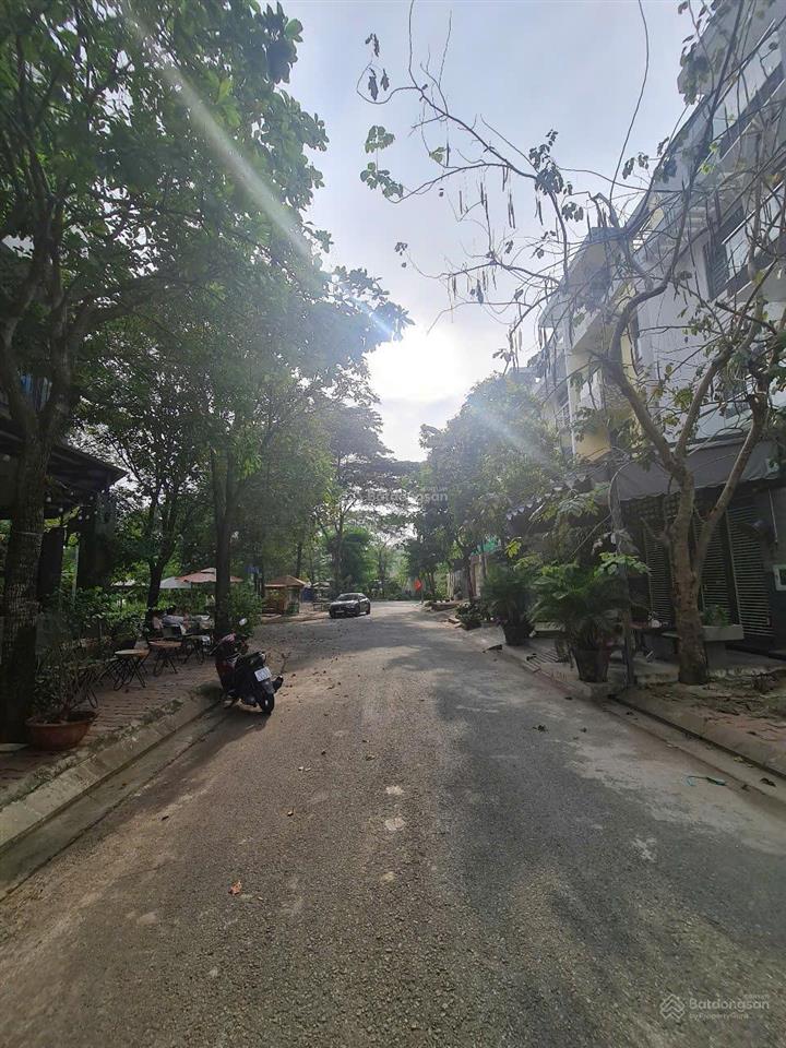 Đất lô góc kdc làng việt kiều phong phú, 60 triệu / m2, giá siêu hời