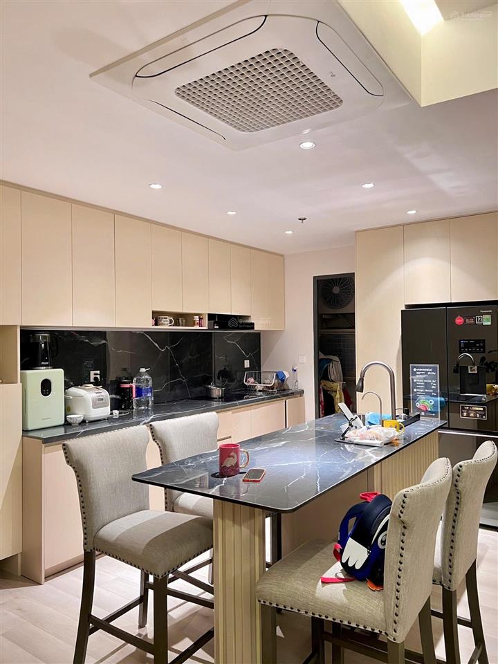 Bán căn 3pn lumiere boulevard nội thất đẹp số 2 thì không căn nào đẹp số 1, giá 6.8 tỷ bh