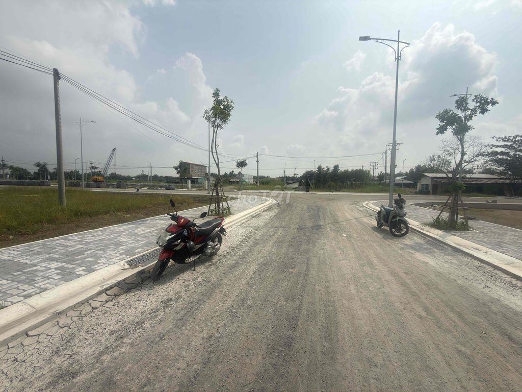 Chỉ từ 600 tr Sở hửu ngay nền đất 80m2 MT đường 13m, đã có sổ CK cao