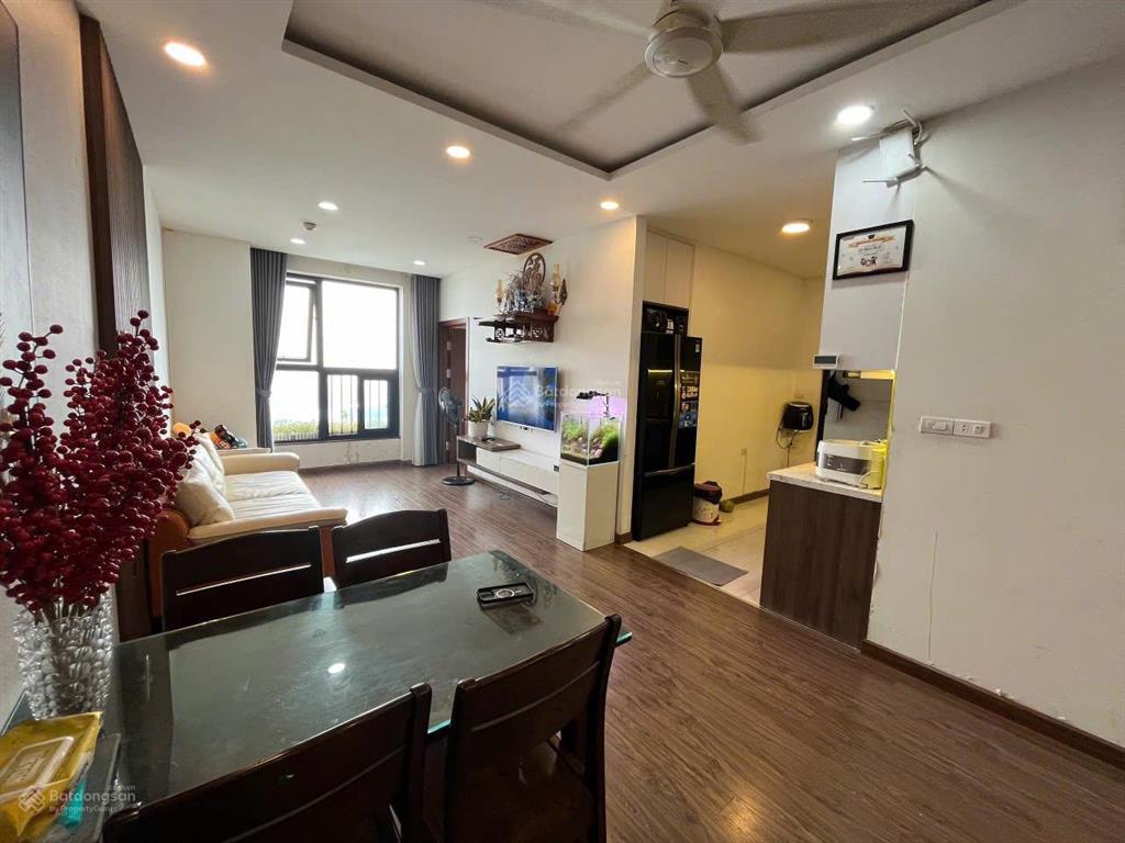 Tôi chính chủ cần bán căn hộ 2pn/2vs diện tích 74m2 ban công view hồ linh đàm. giá nhỉnh 5 tỷ