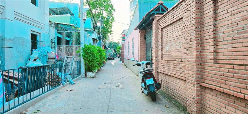 Đất bán dt 10 dài 22m, thổ cư, tách được 2 lô