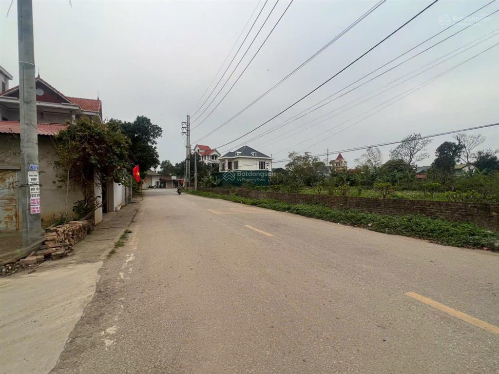 Chính chủ bán nhà 3 tầng mê linh hn, dt 200m2 ô tô tránh, sổ đỏ cất két, gần 5 dự án lớn, sun group