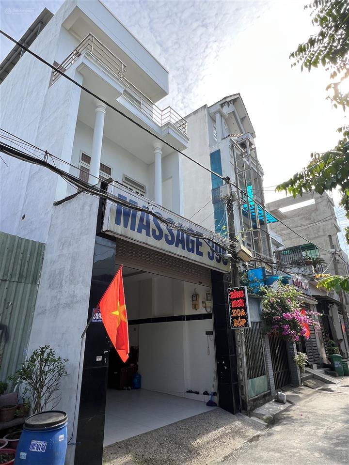 Giá tốt bán khách sạn nội thất gỗ xịn  3 tầng  1 sẹc gần ngã 3 nguyễn ảnh thủ  thu nhập 30 tr/th