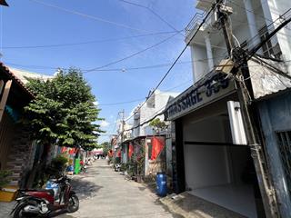 Giá tốt bán khách sạn nội thất gỗ xịn  3 tầng  1 sẹc gần ngã 3 nguyễn ảnh thủ  thu nhập 30 tr/th