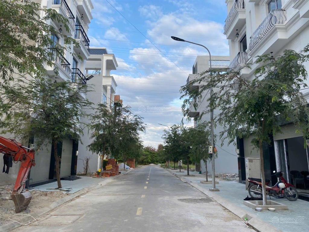 Hot bán đất kpl ngang 5m rất đẹp đường chuẩn 12m  khu phân lô  h đông mát mẻ, xây này cực đẹp